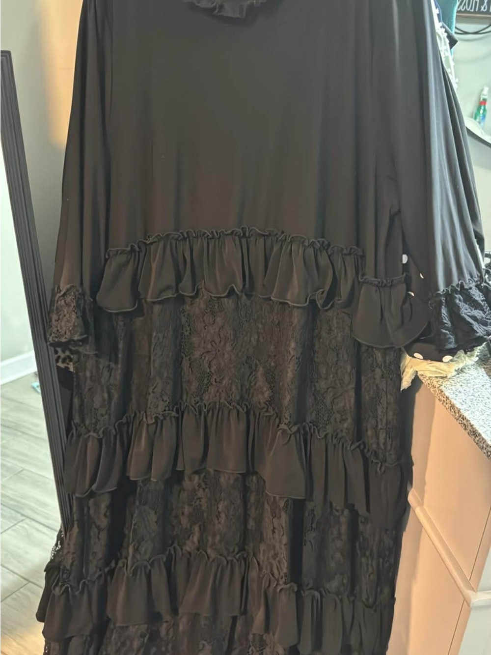 Zadie B’s Women's Black Long-Sleeve Ruffle & Lace Tiered Dress